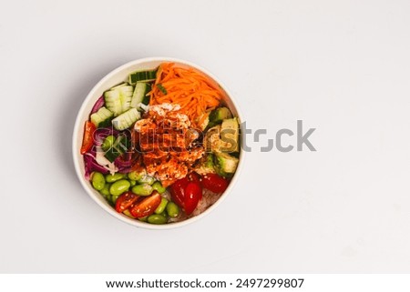 Similar – Foto Bild Japans Poke Bowl mit Meeresfrüchten und Salat und vegane Schale mit Gemüse und Kichererbsen in nachhaltigen Lebensmittelbehälter auf grauem Hintergrund. Umweltfreundliche Lieferung von Lebensmitteln mit plastikfreiem Besteck. Ansicht von oben.