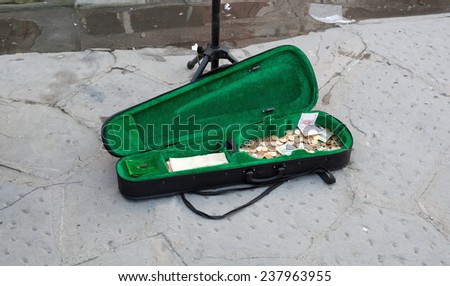 The case of the violin busker with banknotes and coins.