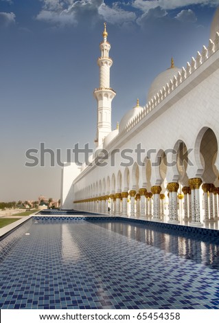 Side view of Sheikh Zayed mosque or grand mosque in Abu Dhabi, this is the side walk way and corridor view of the third biggest mosque in the world.