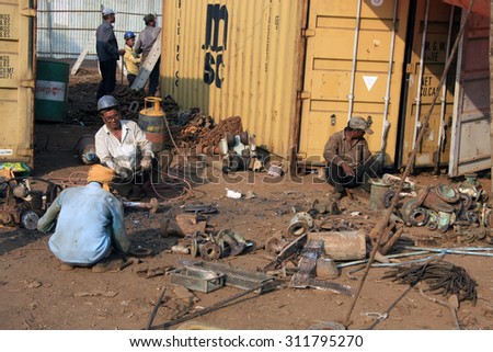 Mumbai/India - 23/11/14 - Ship Breakers demolishing part of INS Vikrant in Darukhana Ship Breaking Yard
