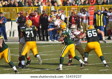 GREEN BAY, WI - NOVEMBER 22 : Green Bay Packers quarterback Aaron Rodgers throws a pass a game at Lambeau Field against the San Francisco 49ers on November 22, 2009 in Green Bay, WI