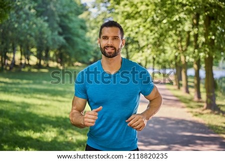 Similar – Foto Bild Porträt eines Fitness-Mannes beim Laufen.