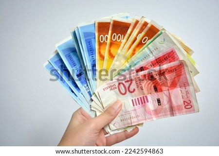hands holding money - Israeli 20, 50,100 and 200 shekel bills New Israeli shekels  Foto d'archivio © 
