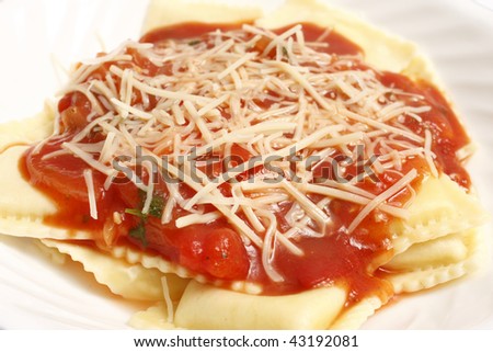 A plate of ravioli with marinara sauce.