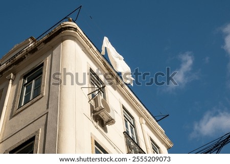 Similar – Foto Bild Historische Gebäude und Wäscheleinen in der Altstadt von Venedig in Italien