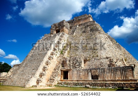 Piramide Del Adivino, Uxmal, Yucatan, Mexico Stock Photo 52654402 ...