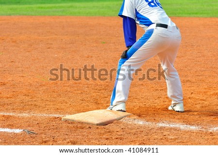 a baseball player step on the base