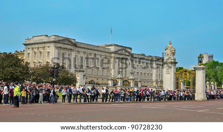 LONDON, UNITED KINGDOM - MAY 6: A crowd waits for the Changing of the Guard in Buckingham Palace on May 6, 2011 in London, UK. This is one of most important attraction for visitors in London