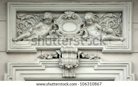 Sculpture on the wall - architectural element of the tenement