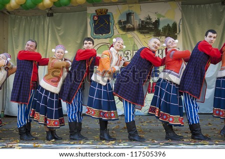 PODOLSK - OCTOBER 7: Russian folk ansamble of dance Rainbow dance  on event of day of Podolsk on October 7, 2012, Podolsk, Russia