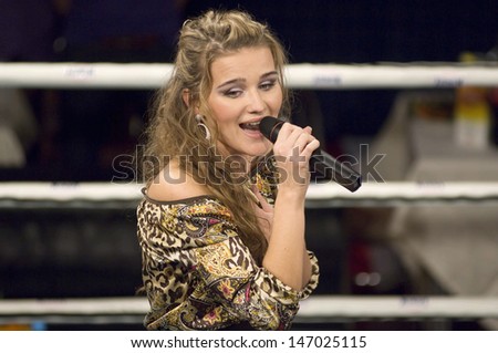 MOSCOW - SEPTEMBER 21: Singer Ekaterina Buylova sing a song on International tournament of Osminog thai boxing fight club on September 21, 2012. Moscow, Russia