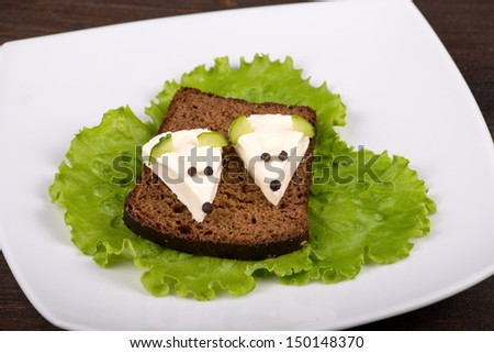 Fun food for kids - mouse with cheese on the bread