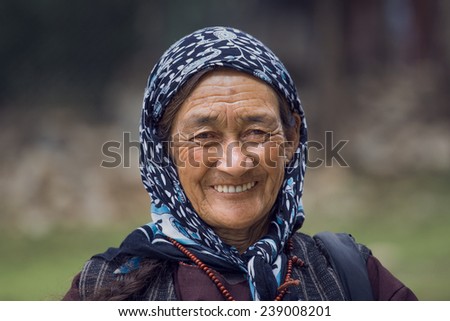 LEH IN LADAKH, INDIA - SEPTEMBER 03 2014: Old unidentified local woman, outdoor in Leh. The majority of the local population are descendant of Tibetan.