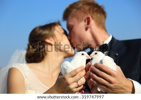 Wedding couple with pigeons