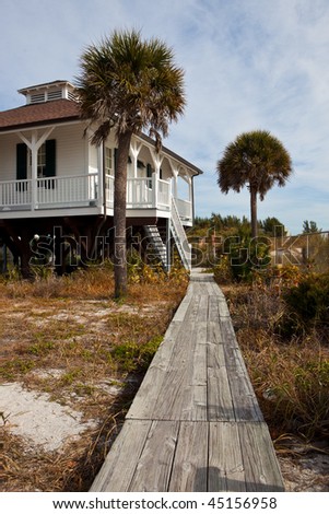Wooden walkway leads to Florida house on beach