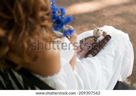 girl with a bouquet of flowers and a toy in a romantic mood