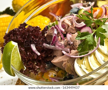 The tuna salad w boiled eggs and onion