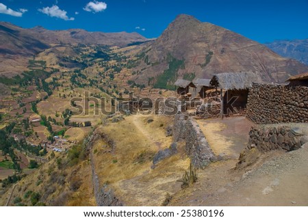 The citadel, controlled a route which connected the Inca Empire with Paucartambo, on the border of the eastern jungle
