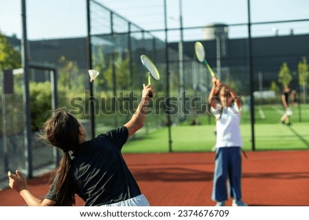 Similar – Foto Bild ein junges, sportliches Mädchen, das zu Hause auf einer Yogamatte Sport treibt. Aktiver Lebensstil. Zu Hause Sport treiben. Ferien-Freizeit. Körperliche Balance. Sportliche Betätigung. Trizeps-Übungen Training. Quarantäne-Sportarten