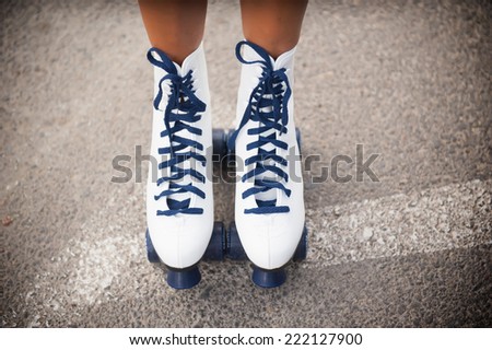 Photo Sports rollers skating female legs wearing
