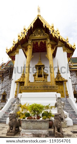 the Royal Golden palace Bangkok, home of the Thai royal family