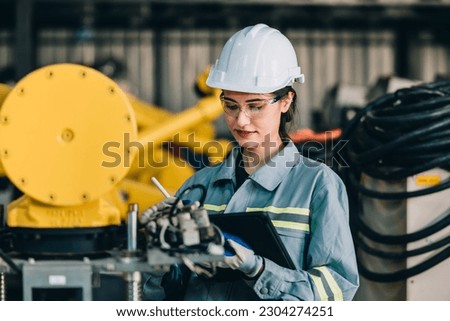 Robotic engineer conduct regular maintenance by inspecting, testing, and running software test to ensure robot stay in standard condition.Recording, reporting damaged, uncompleted items to supervisor Foto stock © 