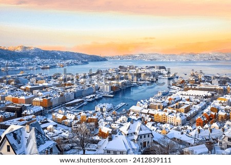 Similar – Foto Bild Erstaunliche Aussicht auf die Stadt Bergen von der Spitze des Berges Fløyen in Norwegen.