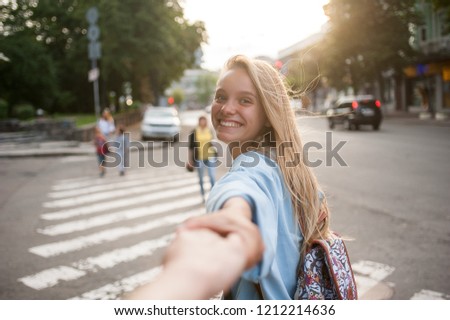 Similar – Foto Bild Folgen Sie mir. Junge Frau hält Hand und führt den Mann in die schöne, sonnenuntergangsgelbe Naturlandschaft. Ansicht von der Rückseite, POV. Romantische Paare reisen, verbringen gemeinsam Sommerferien im Freien.