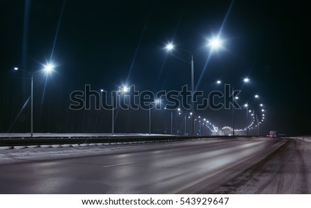 Foto Bild Straßenlampe und blauer Himmel auf der Straße