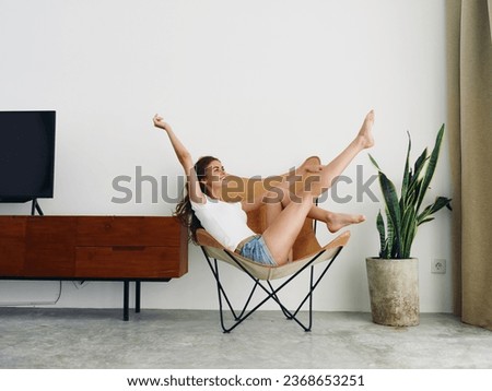 Similar – Foto Bild Beine einer Frau, die barfuss über den Sand eines Strandes läuft