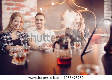 met cafe sexy Nude pinbal picture