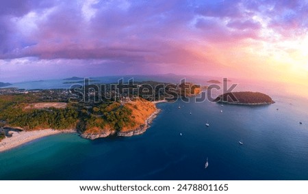 Similar – Foto Bild Luftaufnahme von Sonnenuntergang hellen Himmel über Sommer Heu Feld Landschaft am Abend. Haystack, Hay Roll in Sunrise Zeit