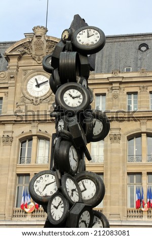PARIS - NOVEMBER 09: L\'Heure de Tous monument, Saint-Lazare train station in Paris November 09, 2012 in Paris, France.