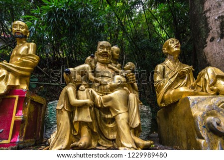 Close up of three golden Buddha statues along the path to Ten Thousand Buddhas Monastery, Hong Kong, Sha Tin, New Territories Stok fotoğraf © 