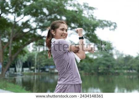 Similar – Foto Bild Mädchen dehnt sich vor dem Training