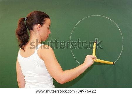 teacher on the blackboard to draw a circle