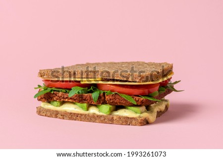 Similar – Foto Bild Veganes Sandwich isoliert auf rosa Hintergrund. Pflanzenbasierte Lebensmittel.