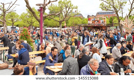 AMSTERDAM - JUNE 29: City natives and tourists enjoy free lunch at the city\'s Museum Square at the Damn Food Waste day, food waste prevention initiative, June 29, 2013, Amsterdam, The Netherlands