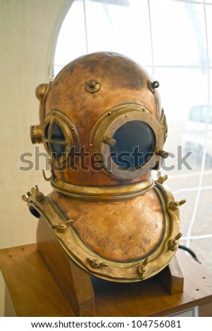 Obsolete diving helmet with clipping path