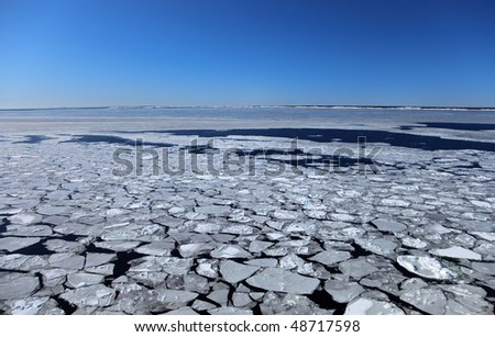 Blocks of ice on the coast of the frozen sea