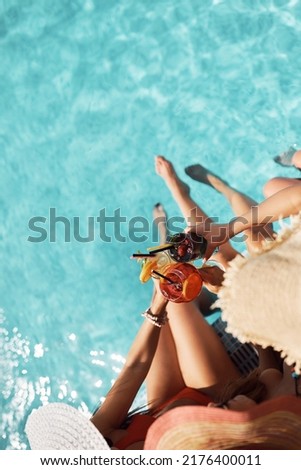 Similar – Foto Bild Freunde haben Spaß beim gemeinsamen Biertrinken.