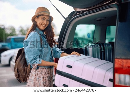 Similar – Foto Bild Frau am Flughafen, die auf die Fluginformationstafel schaut.