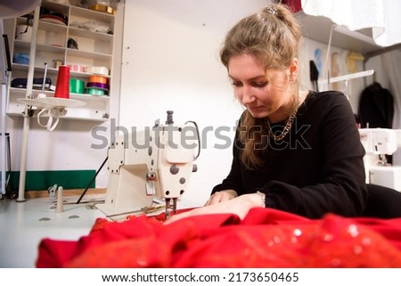 Tailor sewing on sewing machine. Strain the tissue. Photo stock © 