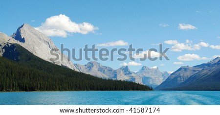 Summer view of the blue maligne lake and surrounding mountains in jasper national park, alberta, canada