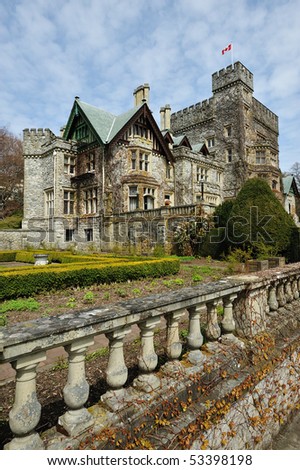 Beautiful garden in the historic hatley castle (built in 1908) at the city colwood in vancouver island, british columbia, canada