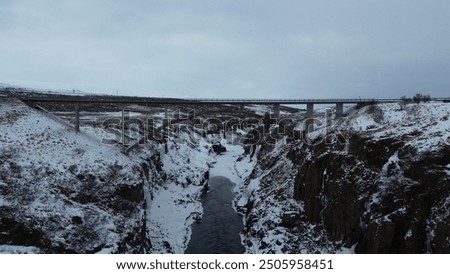 Similar – Foto Bild Verschneite Brücke über den Fluss in der Altstadt