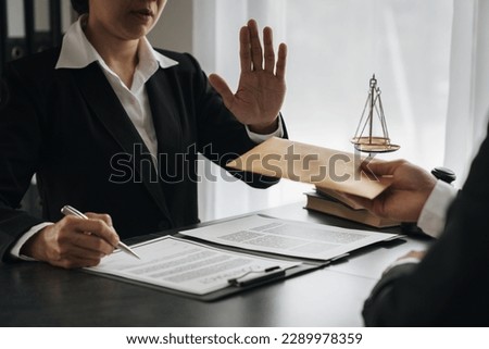 Businessman or accountant is rejecting and resisting partner bribery deals in joint financial settlement, illegal anti-bribery ideas. In work Foto stock © 