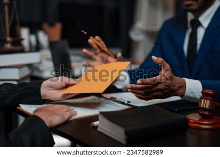 Officers Accepting Bribes for Special Favors. Lawyer Accepting Bribes from Customers and Competitors in a Corruption Scandal. Foto stock © 