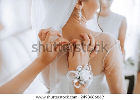 Similar – Foto Bild Braut an ihrem Hochzeitstag, die eine Blume vorschlägt