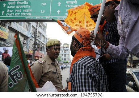 VARANASI - MAY 7:  Police talking to BJP supporters after they tried to  disrupt a political rally organized by AAP on May  7, 2014 in Varanasi , India.